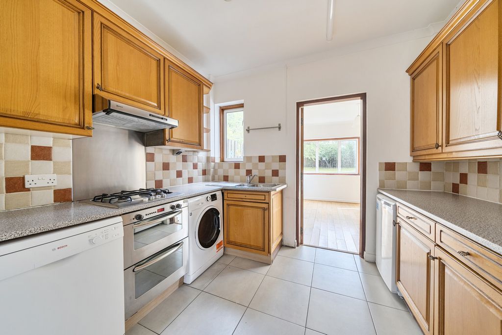 Property photo 3 of 19 Kitchen