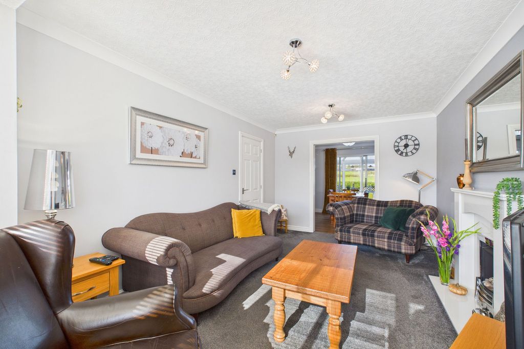 Property photo 2 of 28