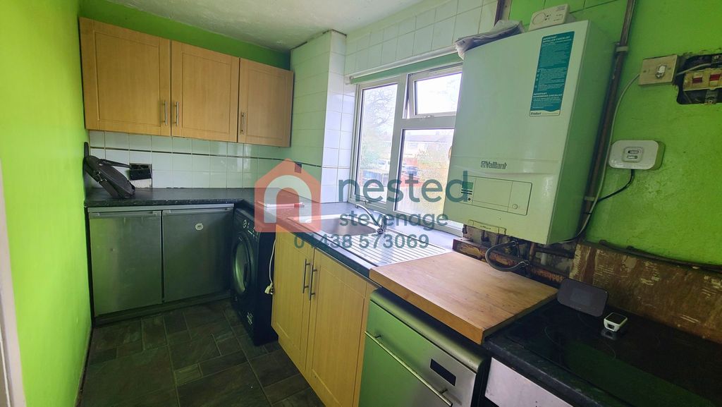 Property photo 3 of 12 Kitchen