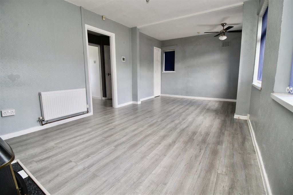Property photo 2 of 18 Open Plan Lounge And Bedroom