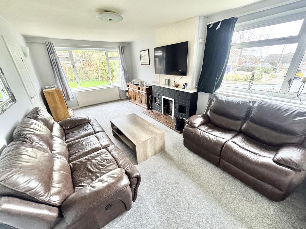 Property photo 3 of 12 Living/Dining Room