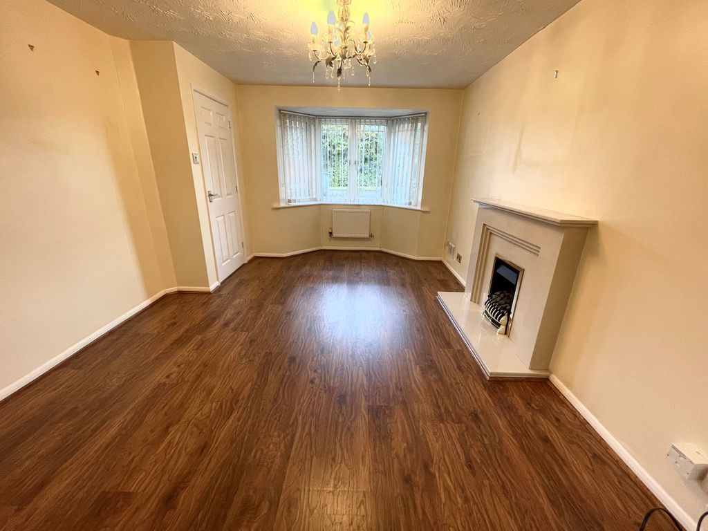 Property photo 3 of 13 Lounge