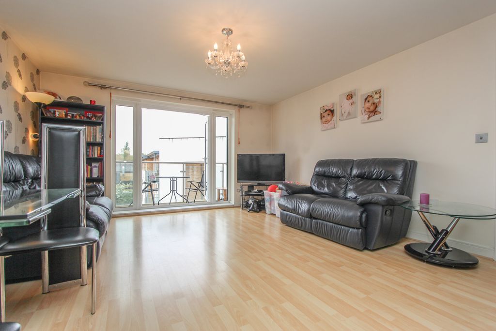 Property photo 3 of 10 Photo 03