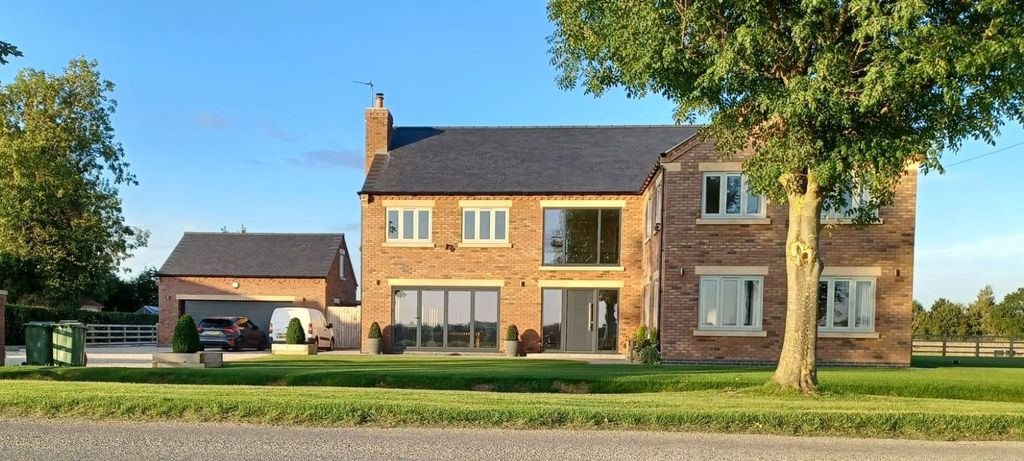 Property photo 2 of 37 v Pic 2.Jpg