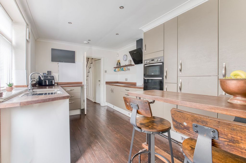 Property photo 2 of 22