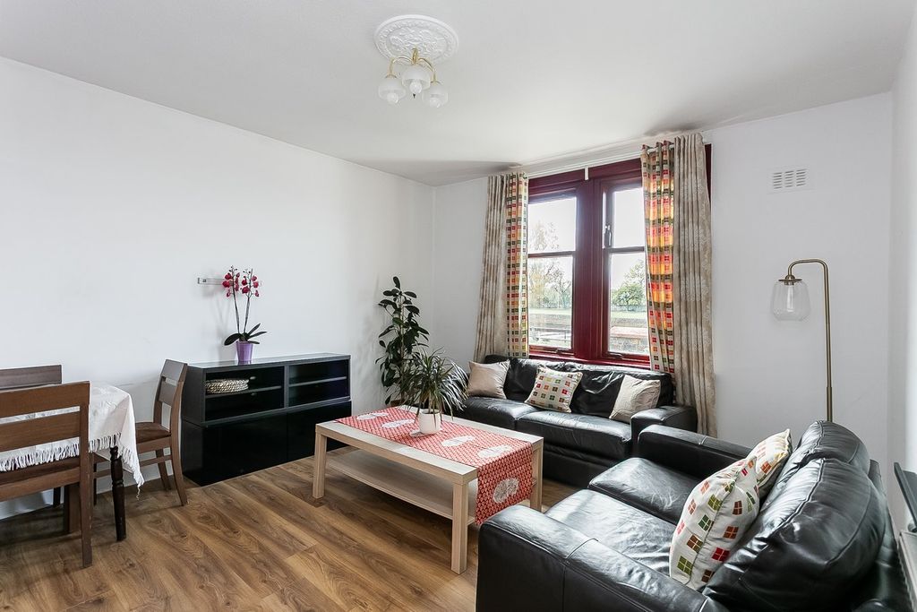 Property photo 2 of 32