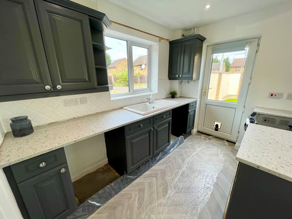 Property photo 2 of 10 Kitchen