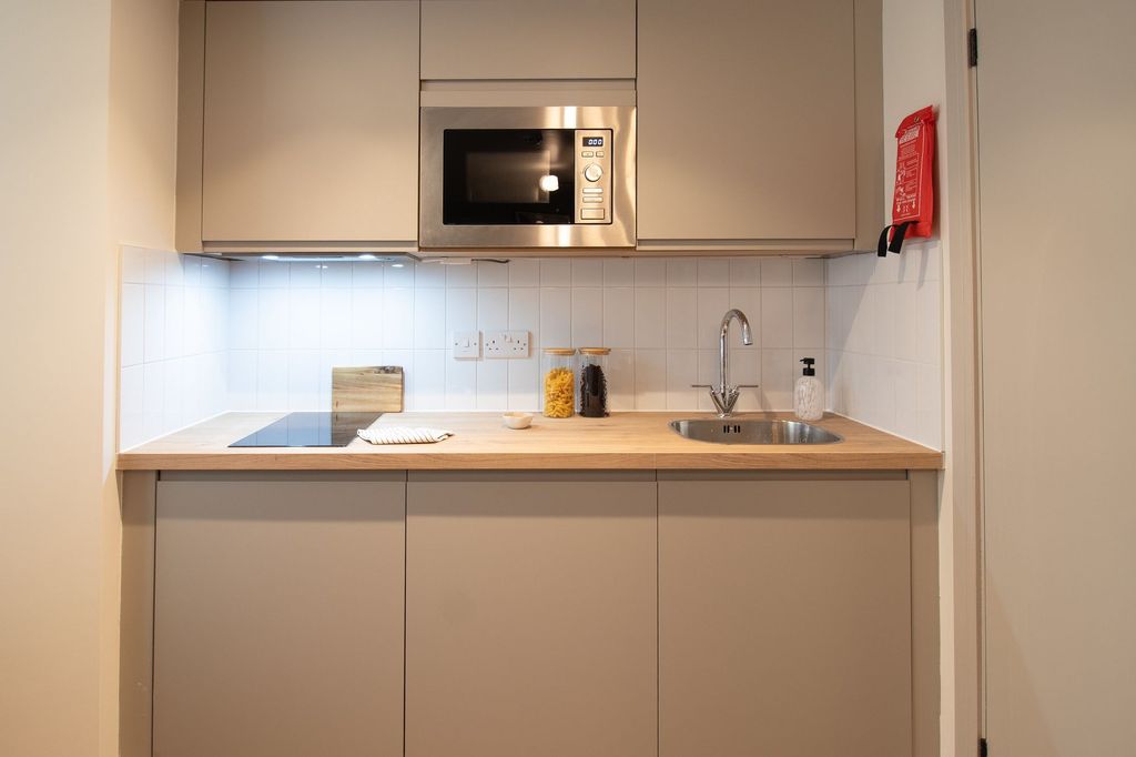 Property photo 3 of 13 Room 1