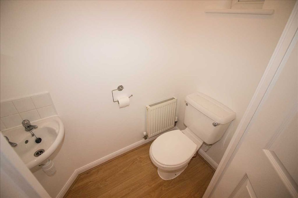 Property photo 2 of 9 Downstairs Cloakroom