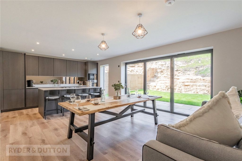 Property photo 3 of 24 Kitchen/Dining Area