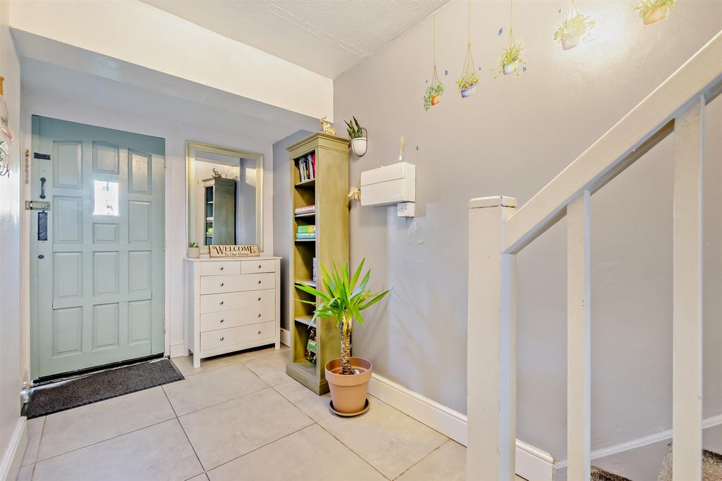 Property photo 2 of 15 8671956-Interior15-800.Jpg