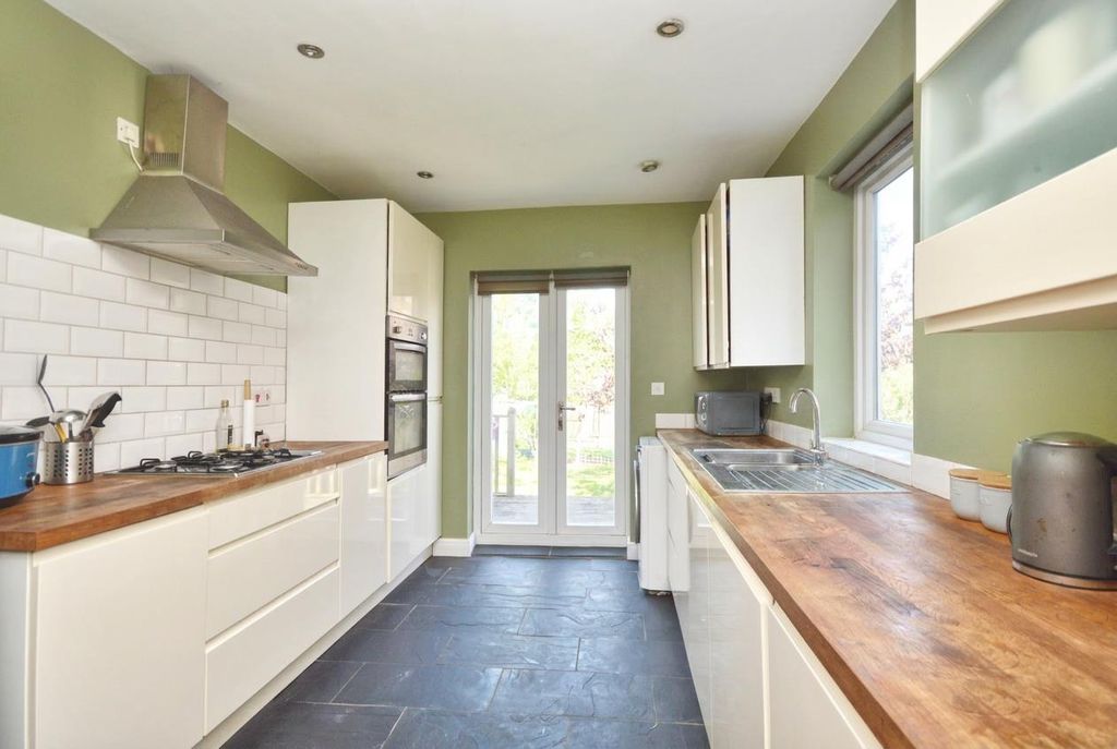 Property photo 3 of 16 Kitchen
