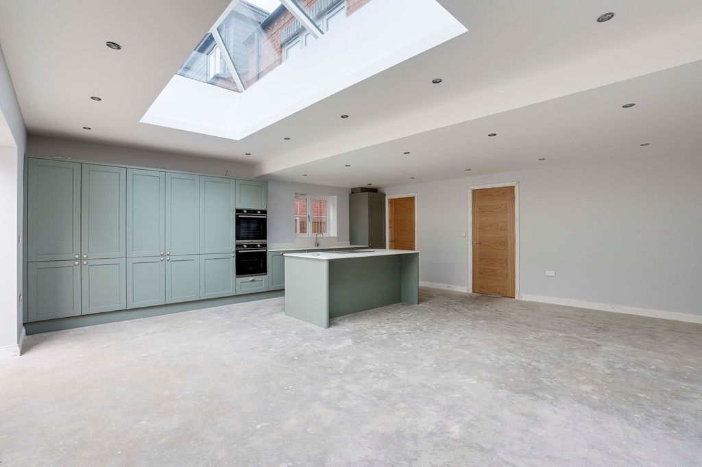 Property photo 3 of 22