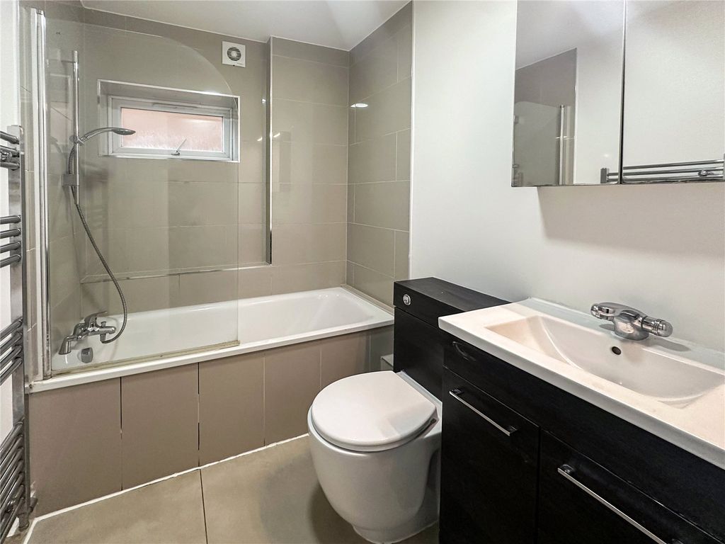 Property photo 3 of 6 Picture No. 11