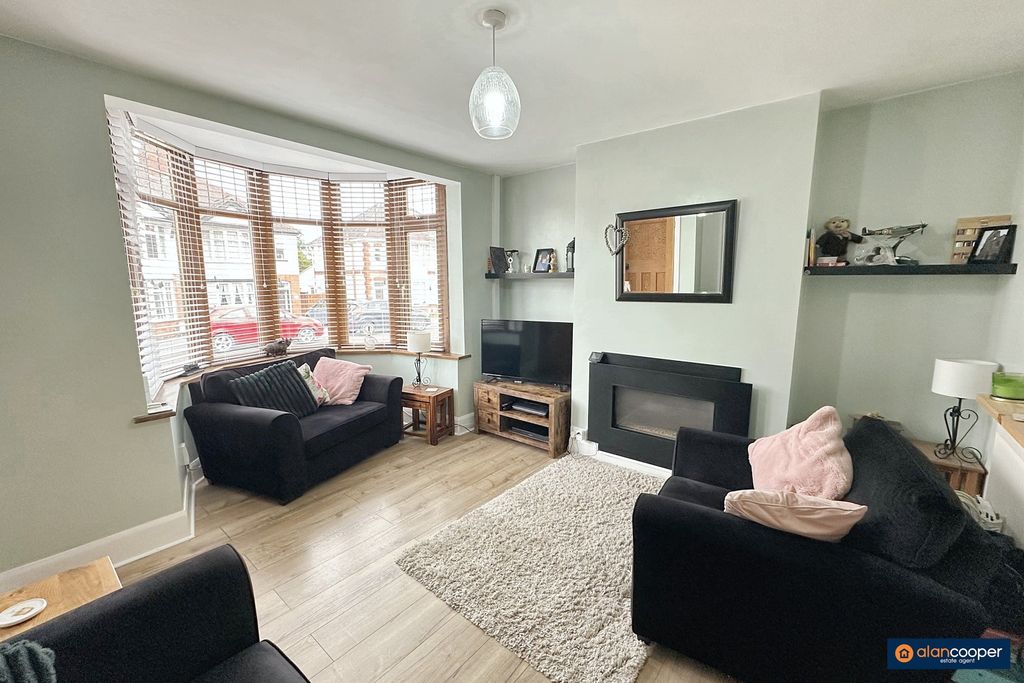 Property photo 2 of 19 4521084