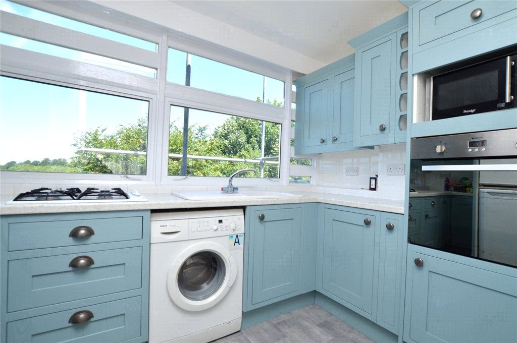 Property photo 2 of 11 Kitchen
