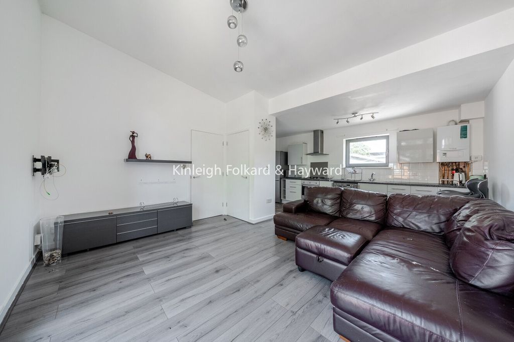 Property photo 3 of 11 Picture No. 12