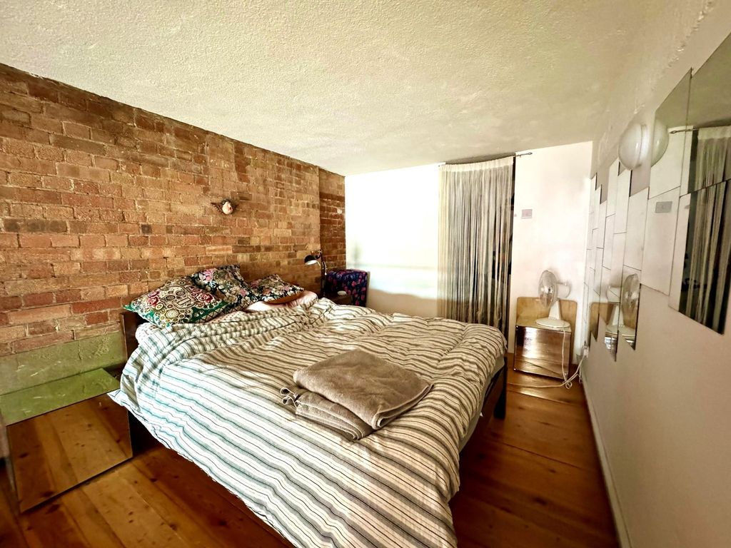 Property photo 3 of 12 Bedroom