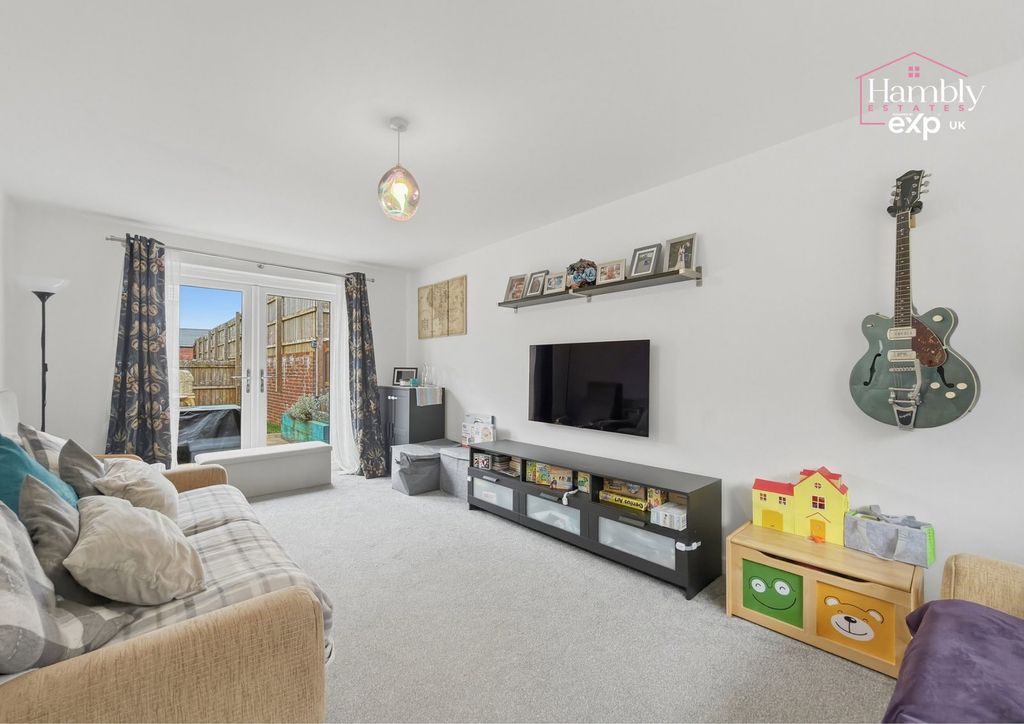 Property photo 3 of 14