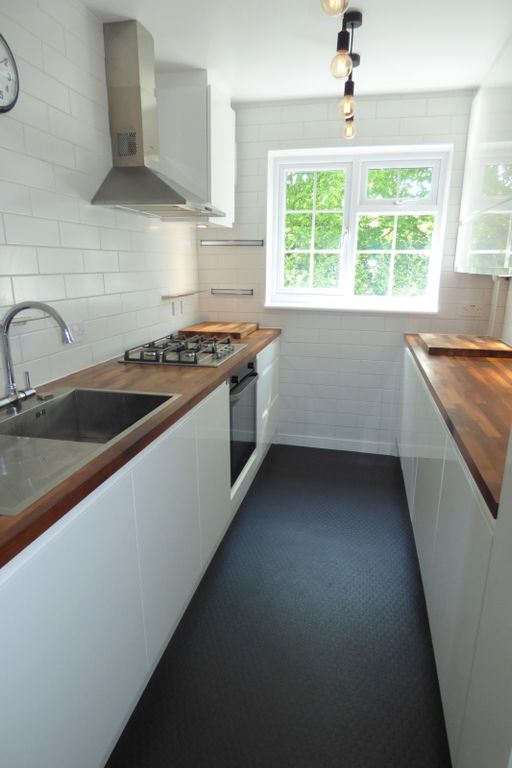 Property photo 2 of 8 Kitchen