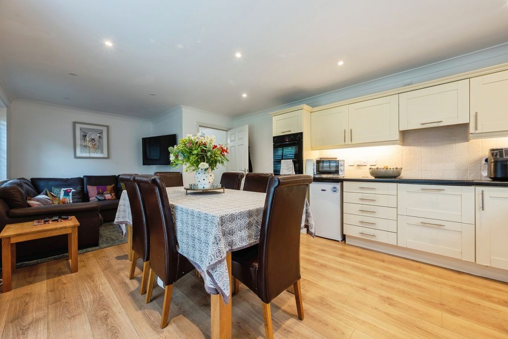 Property photo 3 of 16 Photo