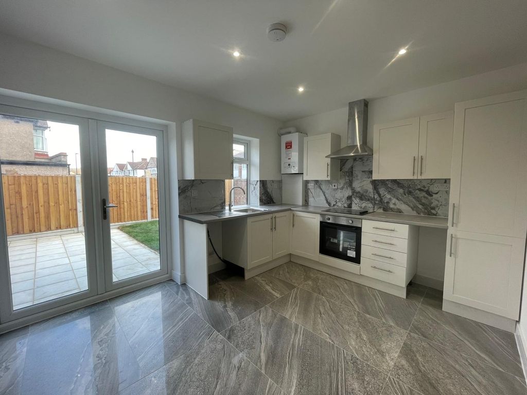 Property photo 1 of 15 Photo 10