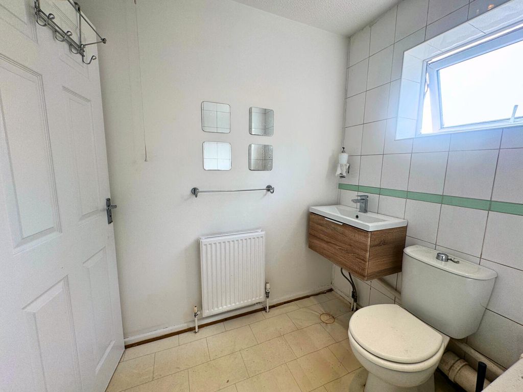 Property photo 3 of 6 Bathroom