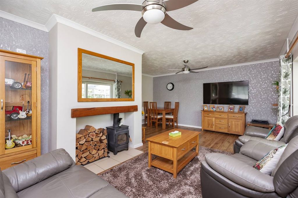 Property photo 2 of 29