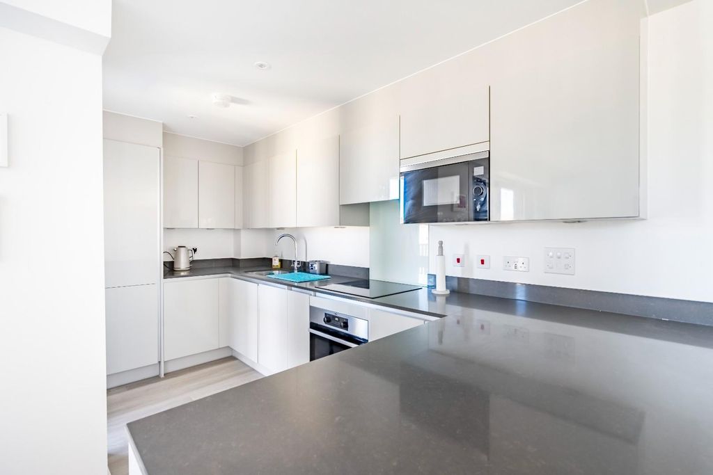 Property photo 2 of 18 Kitchen