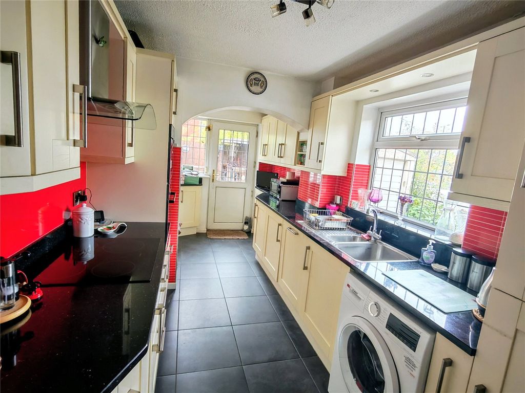 Property photo 3 of 17 Picture No. 28