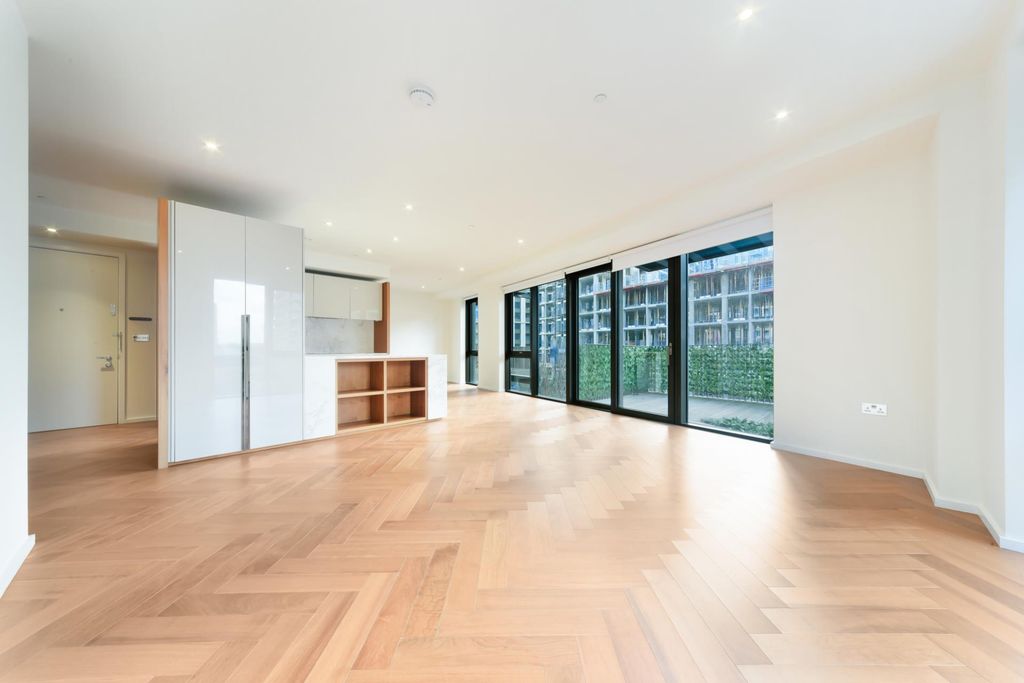 Property photo 2 of 25