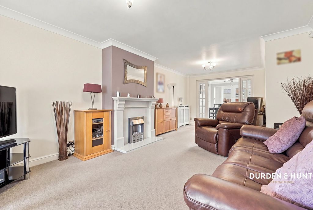 Property photo 2 of 27
