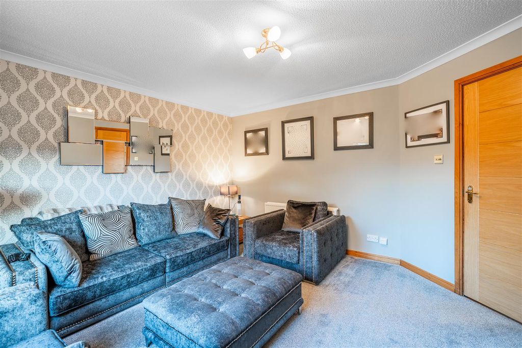 Property photo 2 of 15 Lounge.Jpg