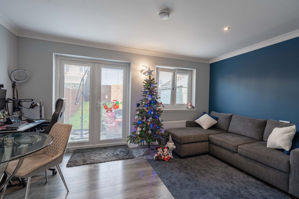 Property photo 3 of 22