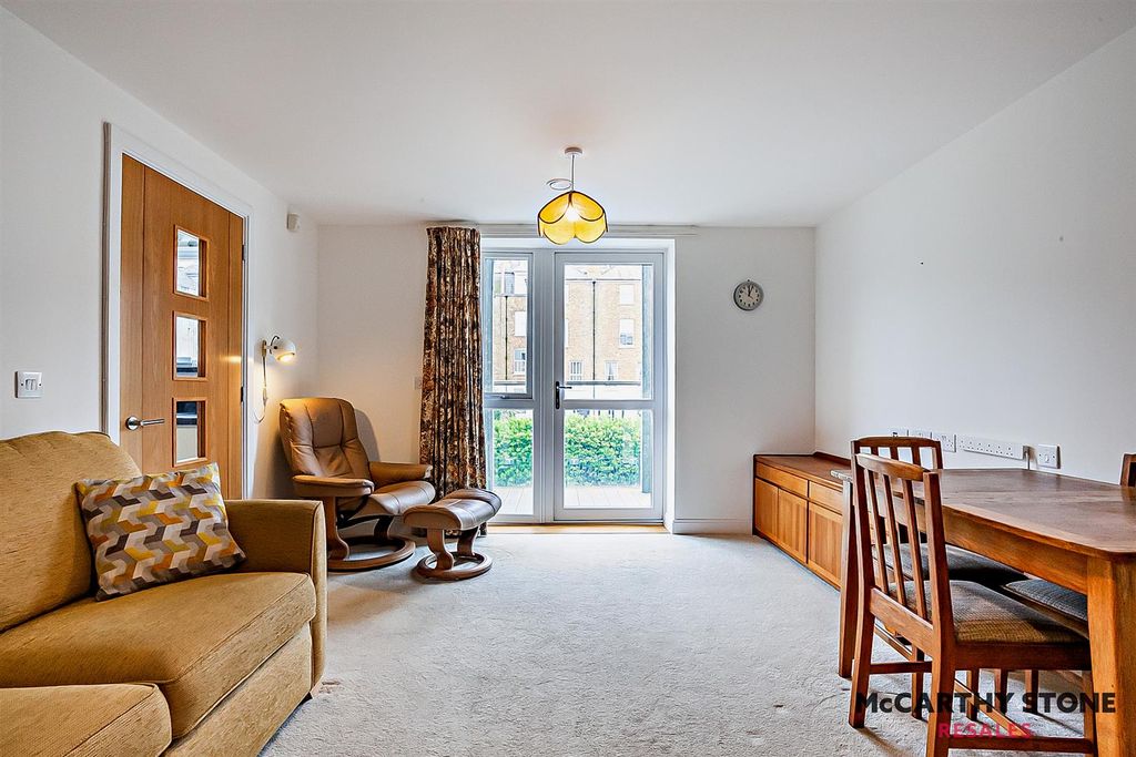 Property photo 2 of 27 8594659-Interior04-800.Jpg