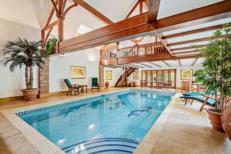 Property photo 3 of 17 8573230-Interior1...