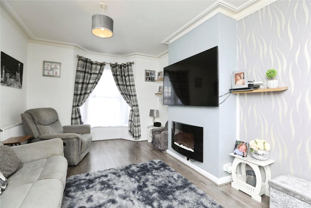 Property photo 2 of 13 Picture No. 14