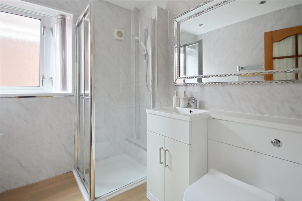 Property photo 3 of 15 Bathroom