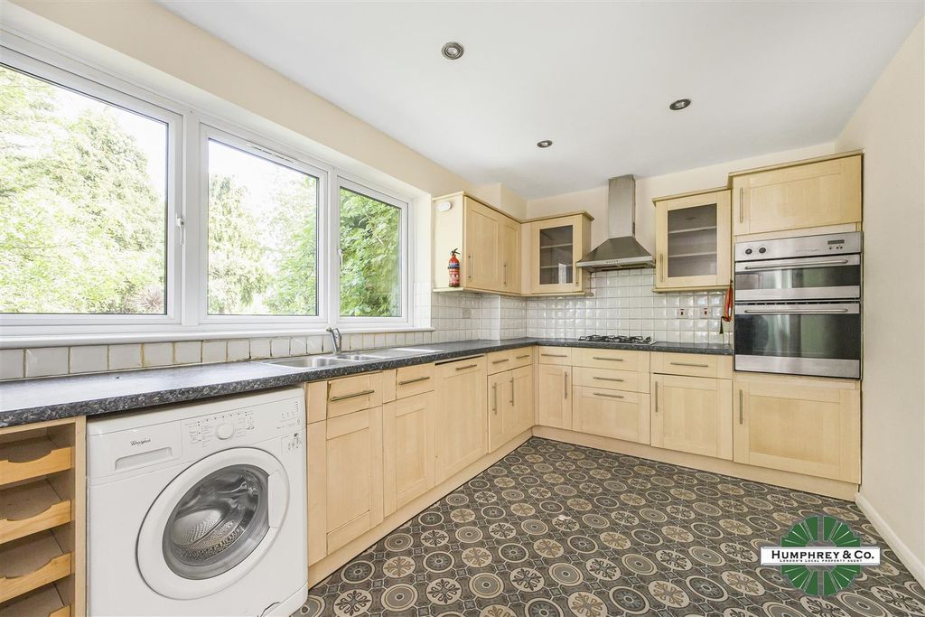 Property photo 2 of 11 41 Penrhyn Avenue -004.Jpg