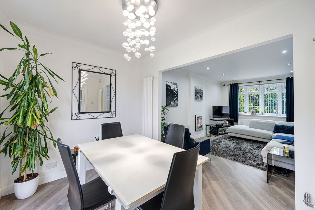 Property photo 2 of 32