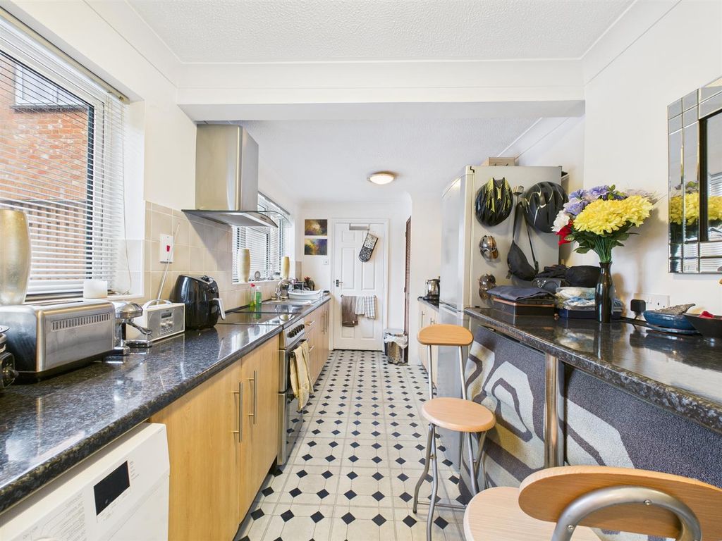 Property photo 3 of 9 Cam02435G0-Pr0081-Still005.Jpg