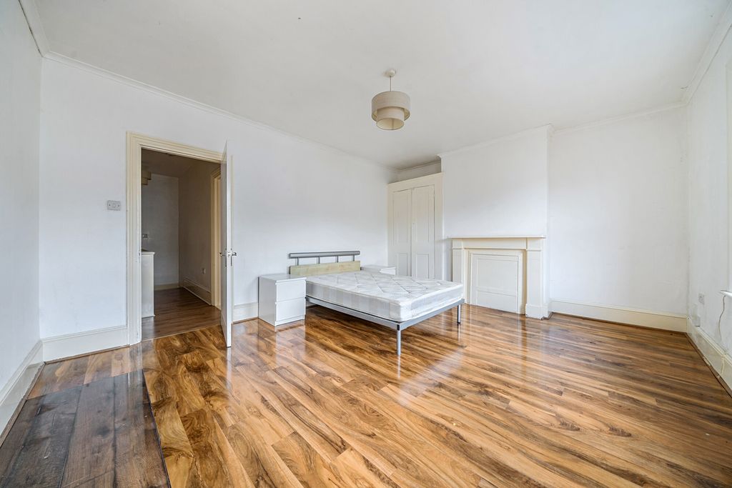 Property photo 2 of 19 Bedroom