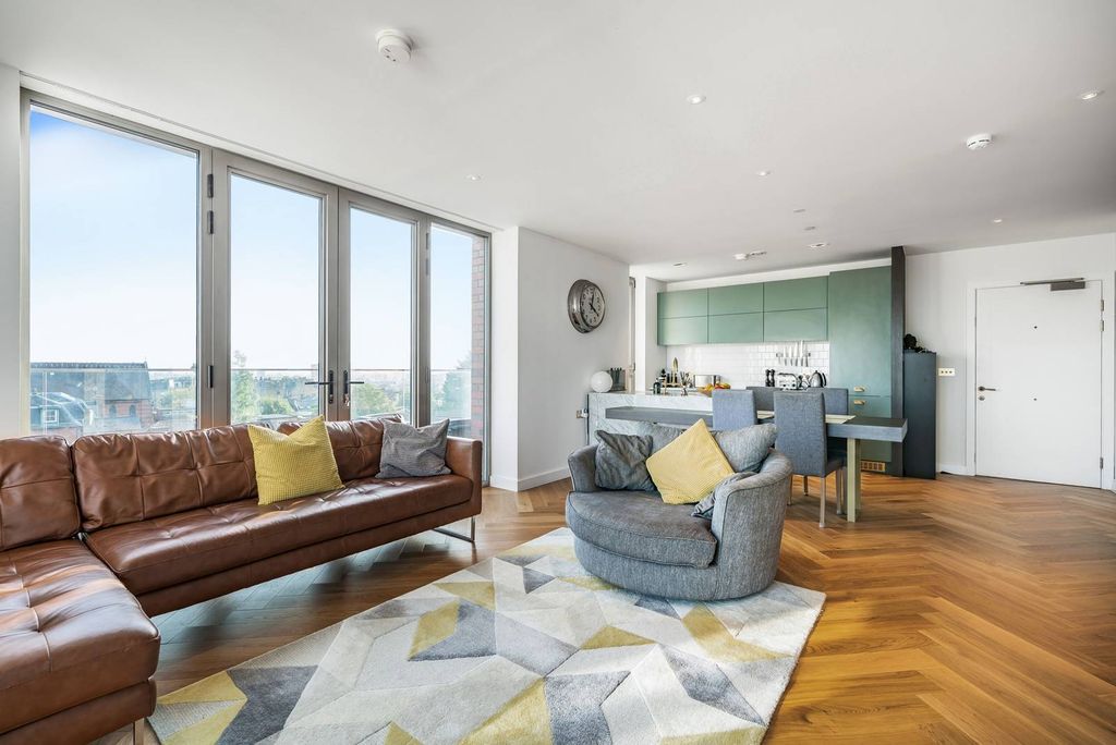 Property photo 3 of 21