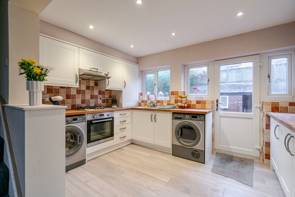 Property photo 2 of 27