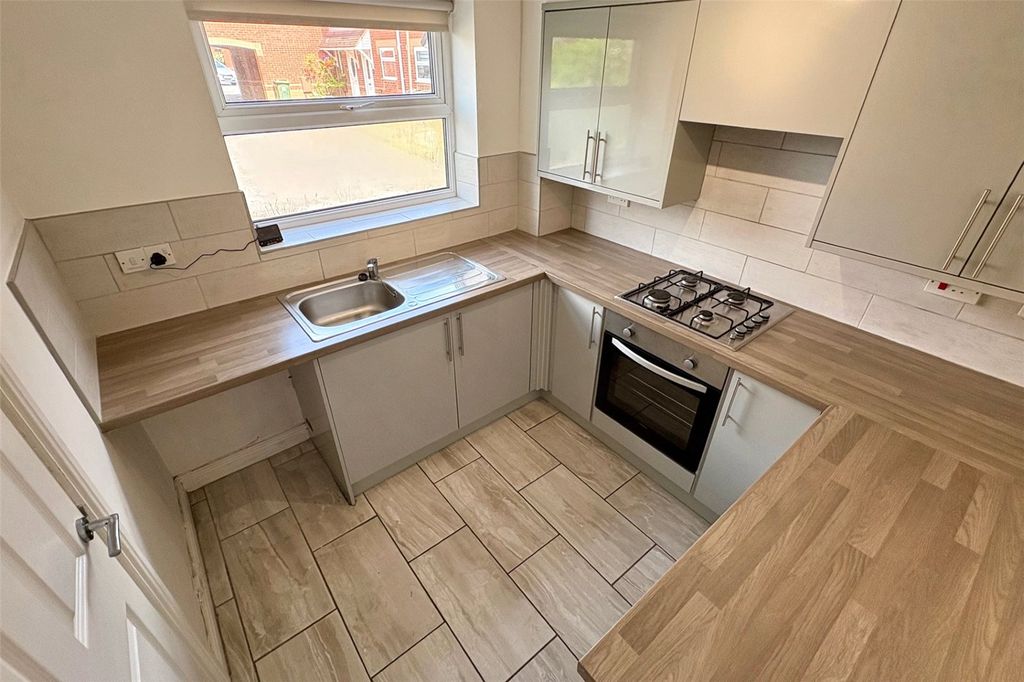 Property photo 2 of 14 Picture No. 11