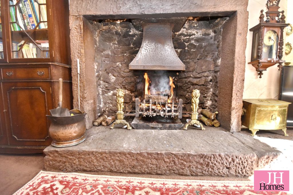 Property photo 3 of 12