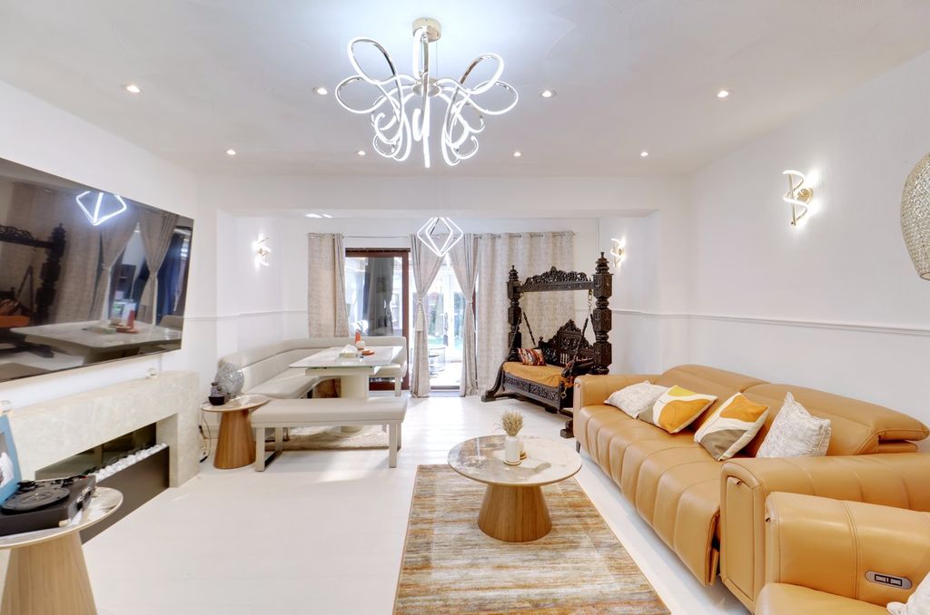 Property photo 2 of 24