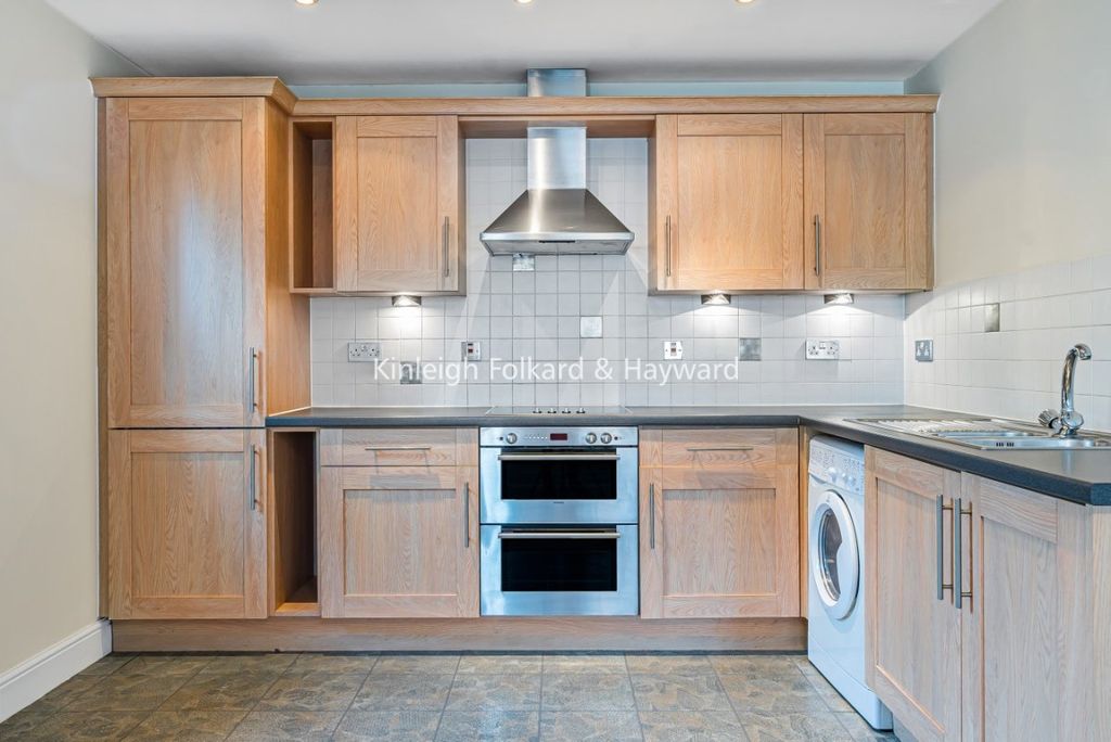 Property photo 2 of 10 4c27F3Be-498d-4F38-8