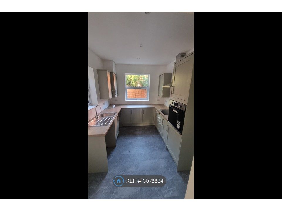 Property photo 2 of 8 Kitchen
