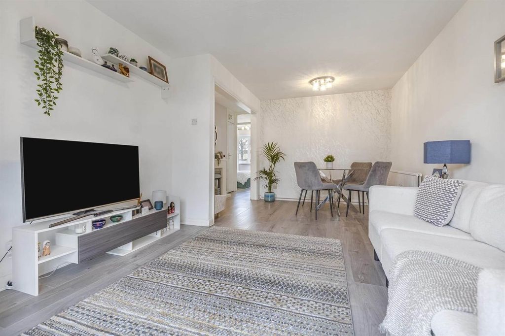 Property photo 3 of 10 Open Plan Lounge / Diner